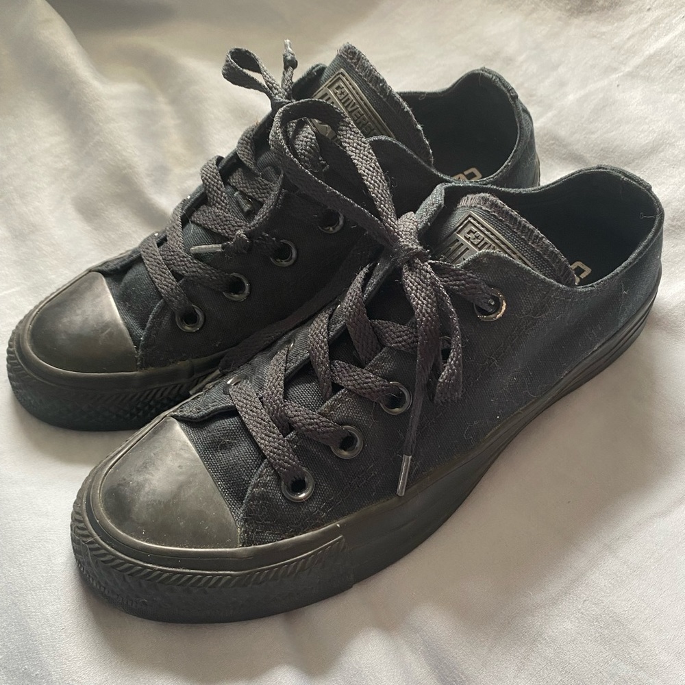 chuck taylor all star mono canvas low top sneaker!